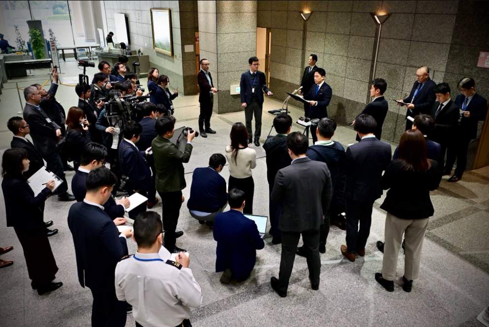 元パイロット幕僚長、手袋に「冷静・厳格」　小泉防衛相がXに写真公開、レーダー照射でも任務遂行の自衛官を「改めて誇りに」