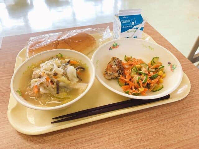 来年度から小学校給食の無償化が実現する（画像はイメージ）