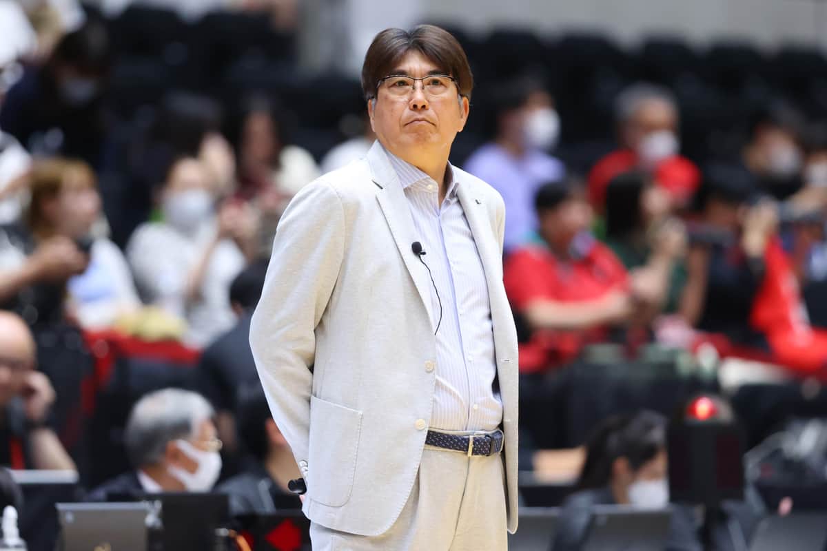 「元気そうで安心しました」がん闘病中の石橋貴明、ゴルフ場で笑顔＆ピース　丸山茂樹と2ショット