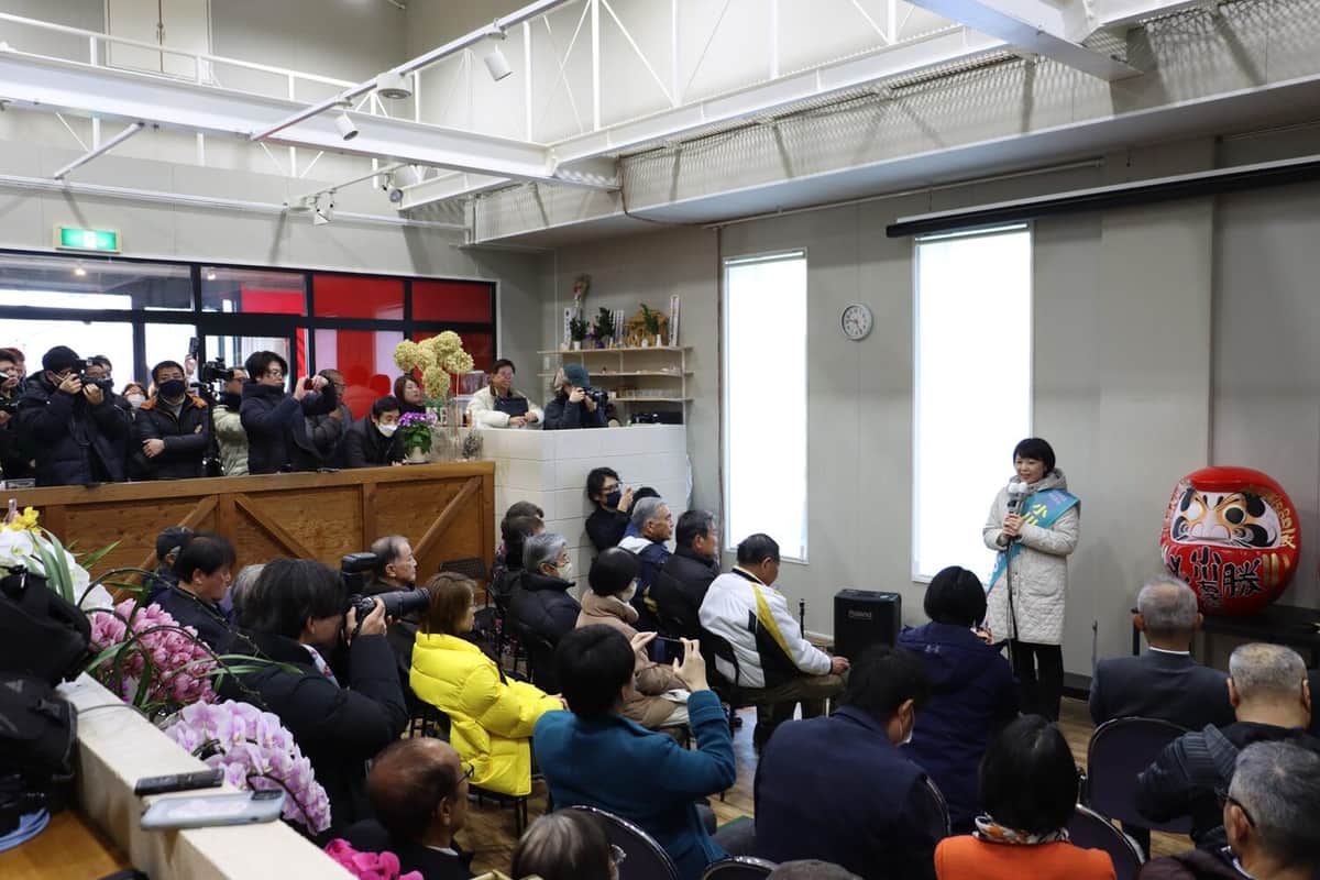 小川晶氏の第一声の様子