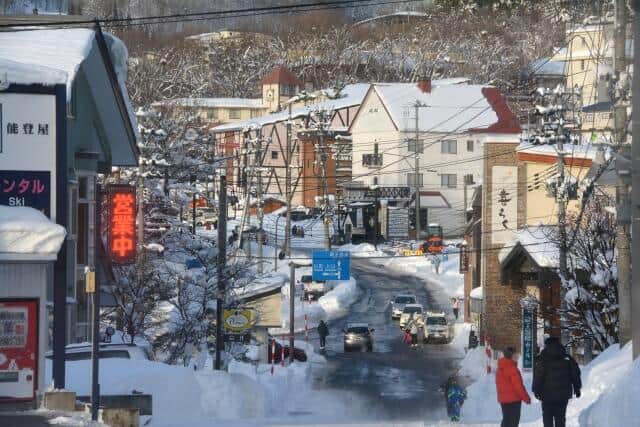 「雪の中にゴミが」山形・蔵王で観光協会が注意喚起　埋まったコーヒー缶発見で...不法投棄以外にも問題が