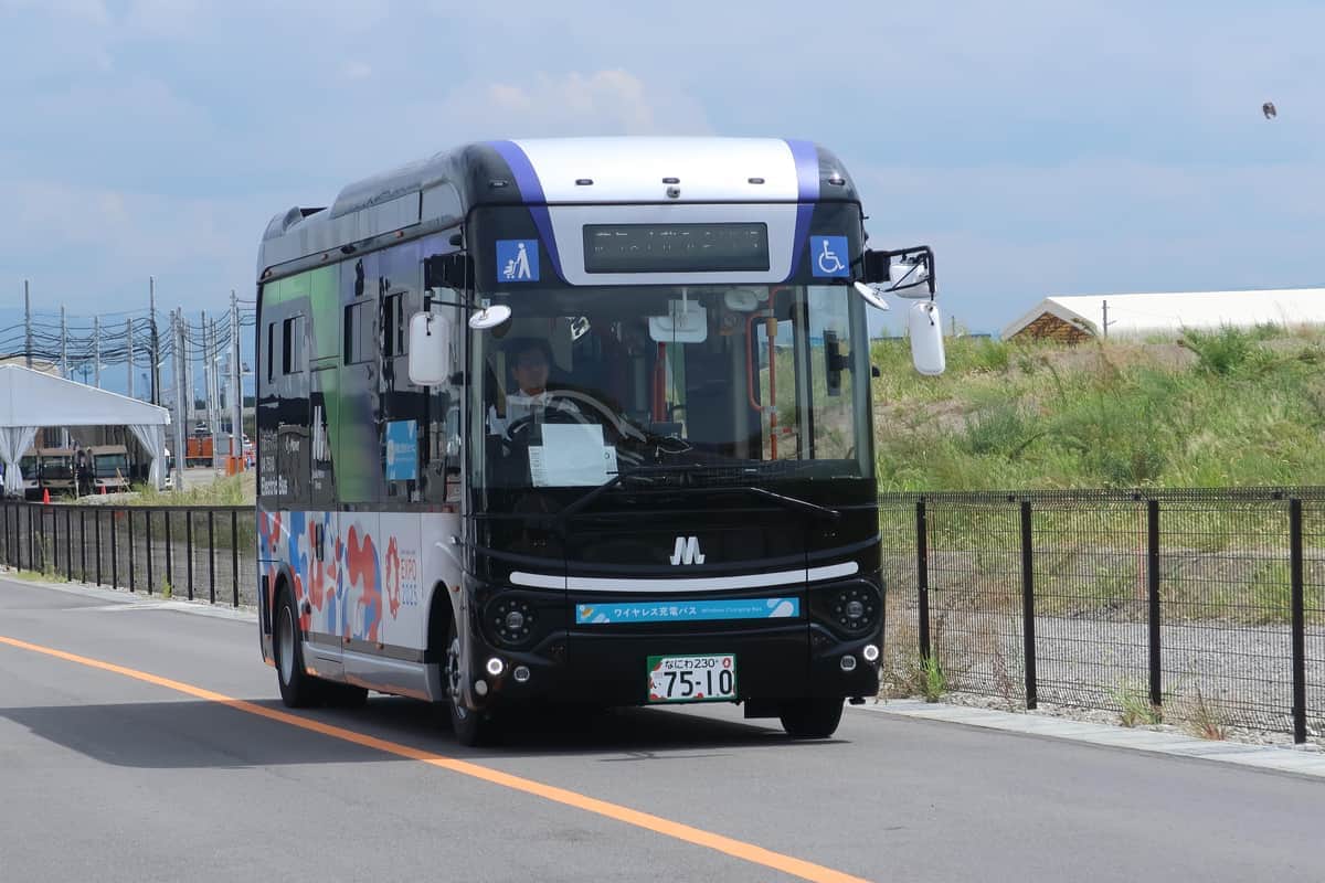 万博会場で走っていたEVバス、e Mover（eムーバー）。その品質が問題になっている