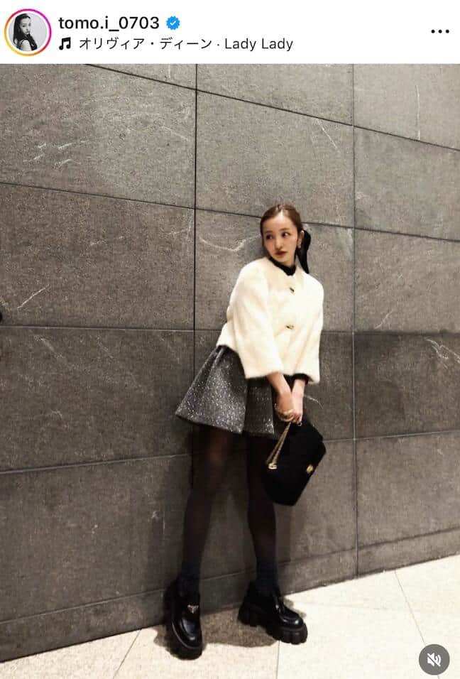 板野友美さんのインスタグラム（＠tomo.i_0703）より