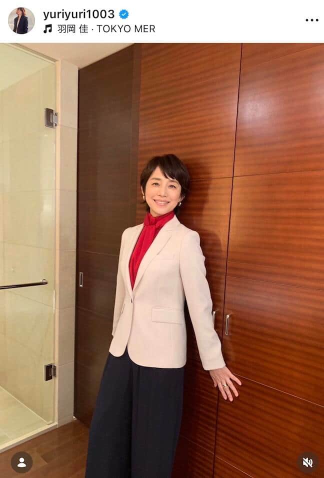 石田ゆり子、ふわふわニットのコーデで...ステキ笑顔にキュン　「チャーミング全開」「可愛いの大渋滞」