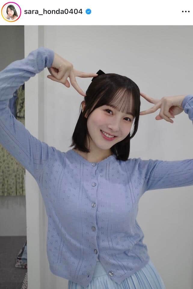 本田紗来、膝上ミニ×ニーハイのコーデでビジュ最強　「可愛すぎる！」「スタイル良すぎ！」