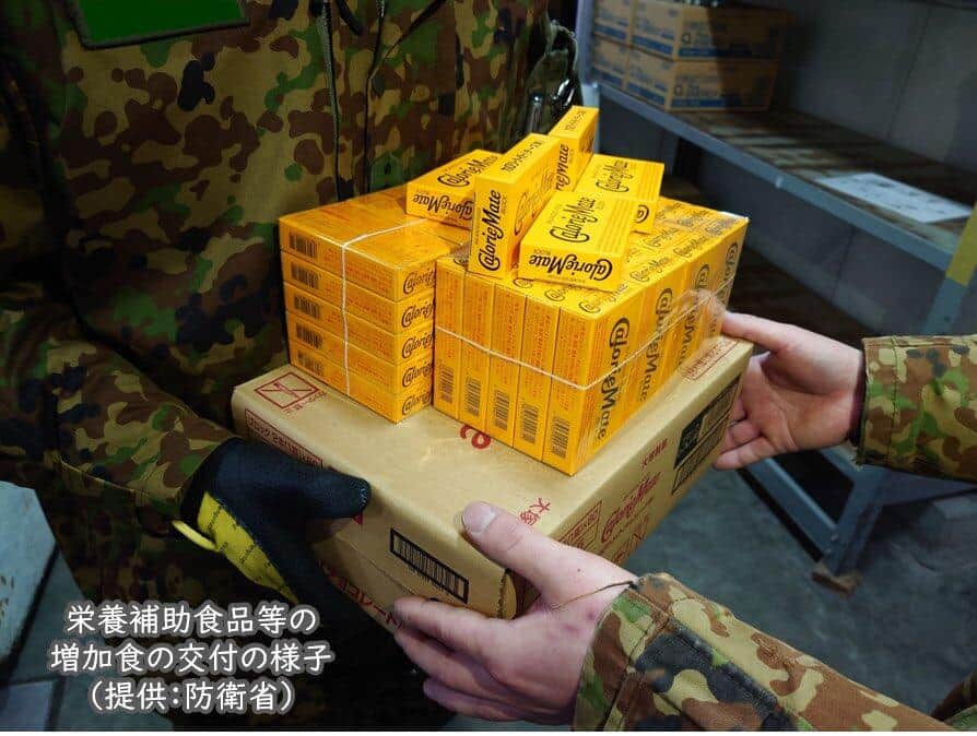 大宮駐屯地ではカロリーメイトを支給（写真は小泉氏のXから）