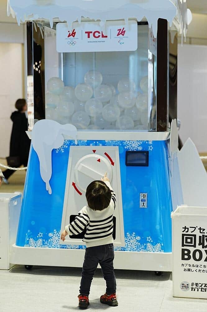 ポップアップイベントには「巨大ガチャガチャ」が登場