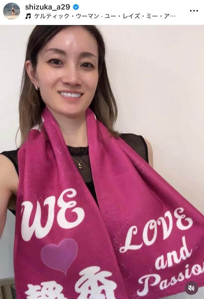 荒川静香、ミラノで華麗なるポージング決め反響...変わらぬ美貌　「全てが美しい～」「まるで女神様」