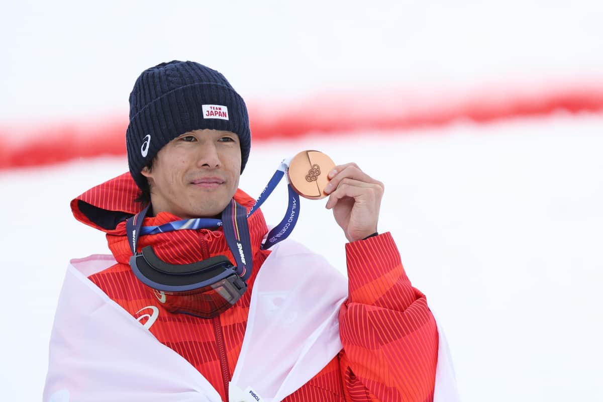 モーグル銅・堀島行真、笑顔の夫婦2ショットがステキっ　「最高です」「美しく輝いています」