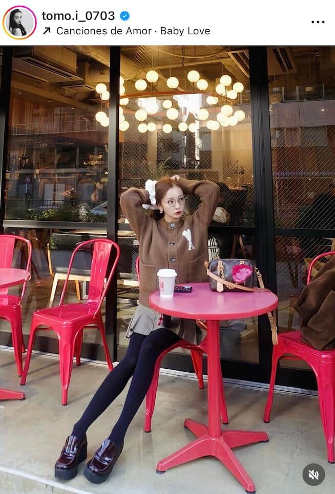 板野友美さんのインスタグラム（＠tomo.i_0703）より