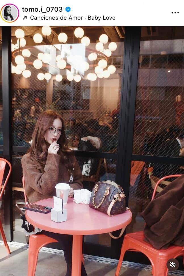 板野友美さんのインスタグラム（＠tomo.i_0703）より