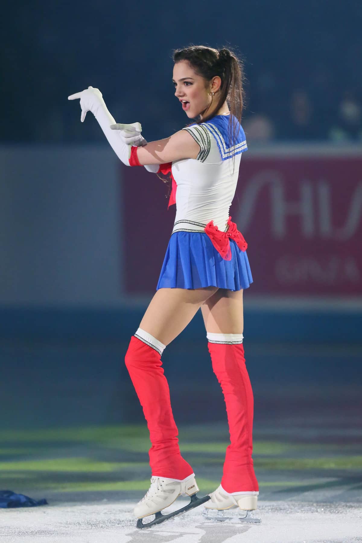 エフゲニア・メドベージェワさん。2017年のフィギュアスケート世界国別対抗戦エキシビションで（写真：YUTAKA/アフロスポーツ）