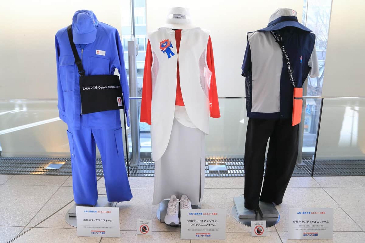 スタッフの制服も展示されている
