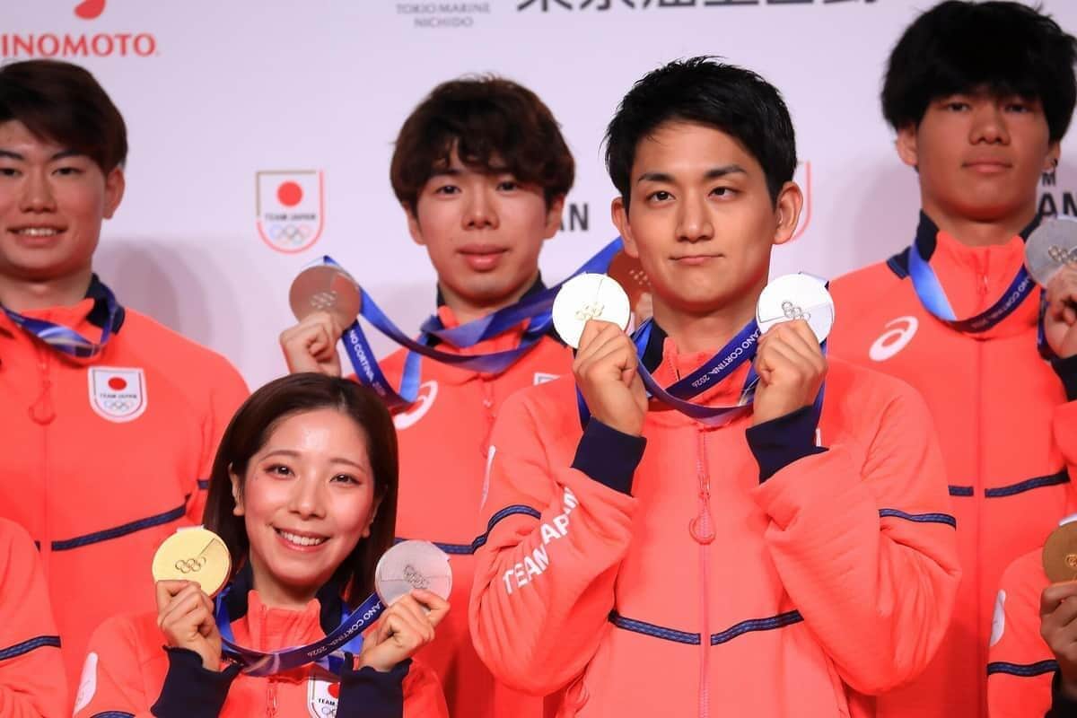 こちらは本物の「りくりゅう」。日本選手団帰国会見に出席した
