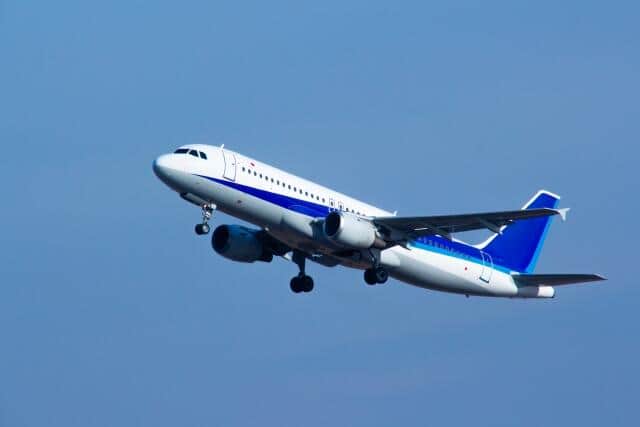 航空運賃の燃油サーチャージ上乗せも