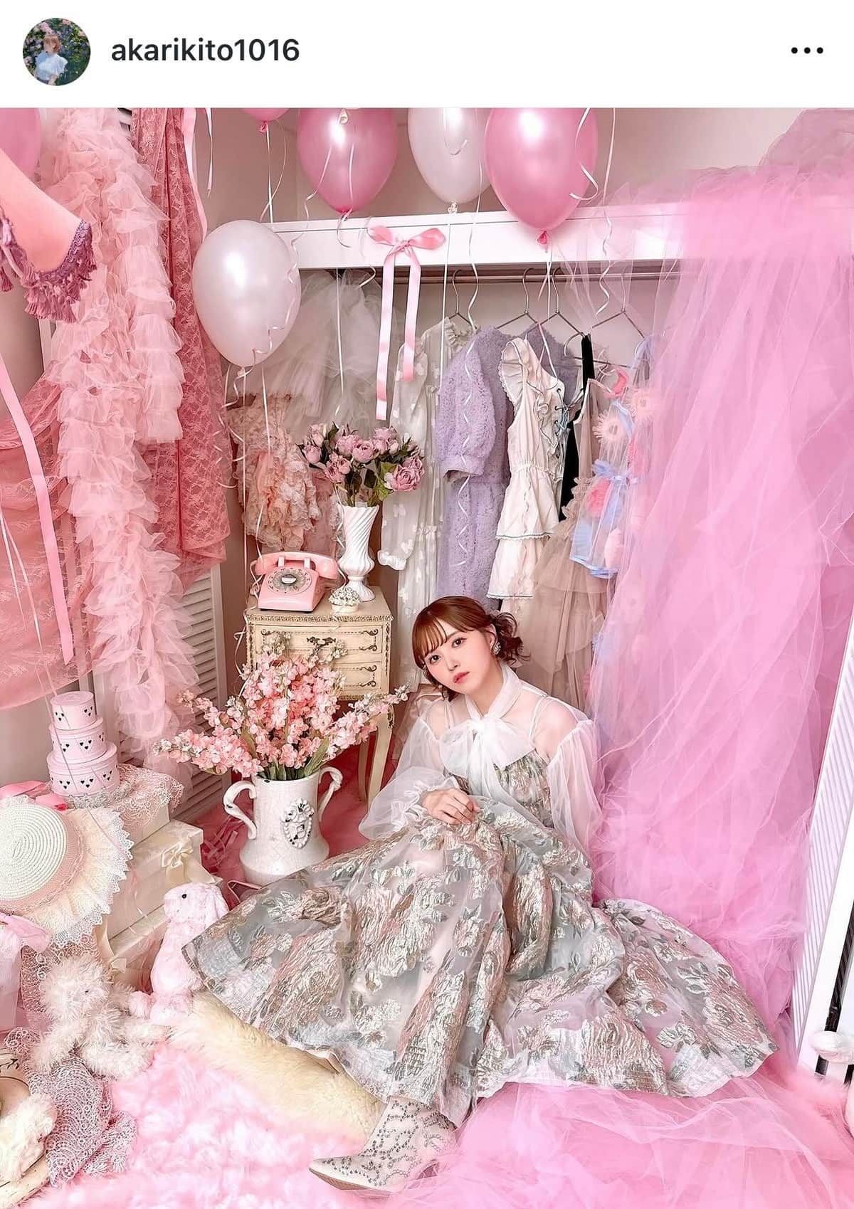 鬼頭明里さんのインスタグラム（＠akarikito1016）より