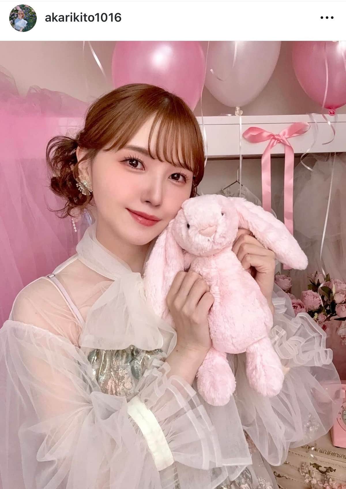 鬼頭明里さんのインスタグラム（＠akarikito1016）より