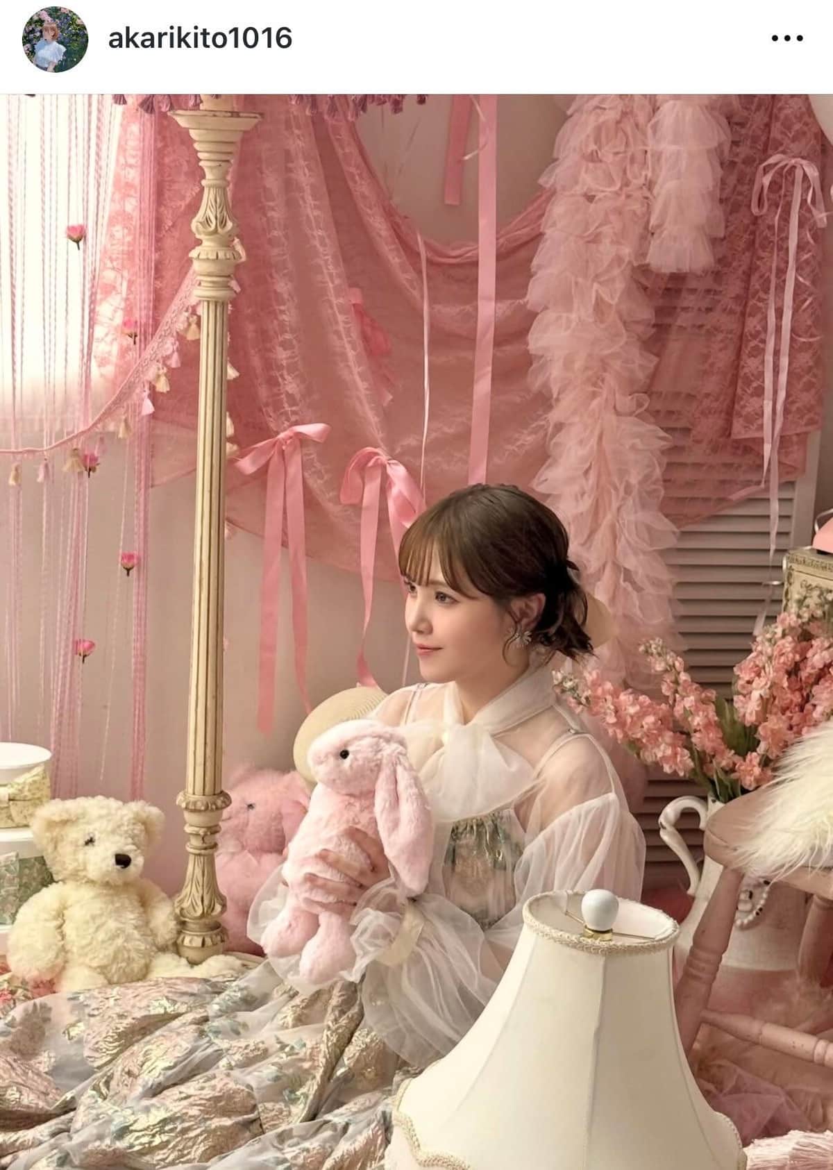 鬼頭明里さんのインスタグラム（＠akarikito1016）より