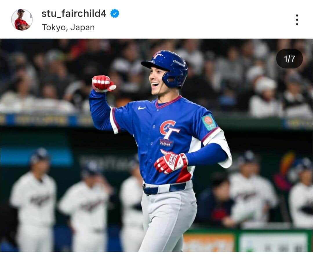 WBC台湾代表・フェアチャイルドの美人妻、ミニスカ×黒スト姿＆投げキッスにドキッ　東京ドームで試合観戦