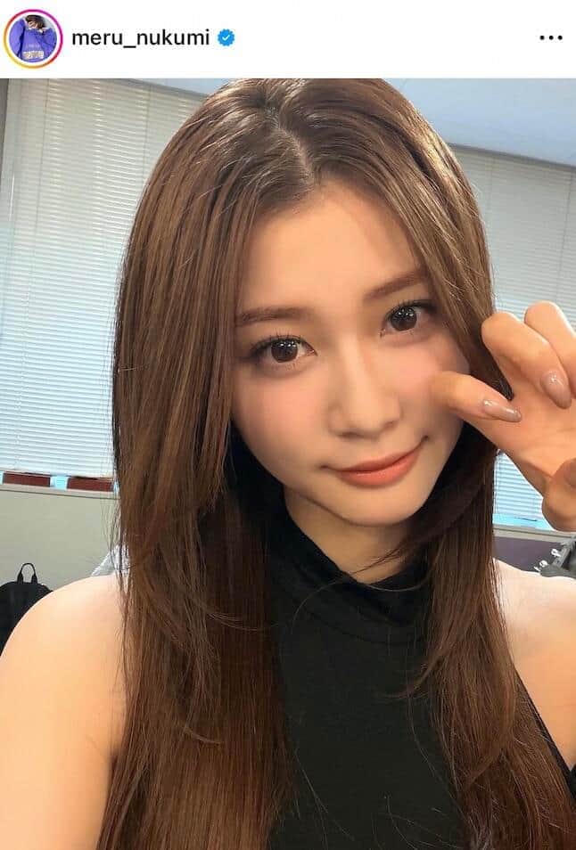 生見愛瑠、黒ミニ丈×ロングブーツのコーデで...衝撃の神スタイル　「かわいすぎる」「カッコ可愛い！」