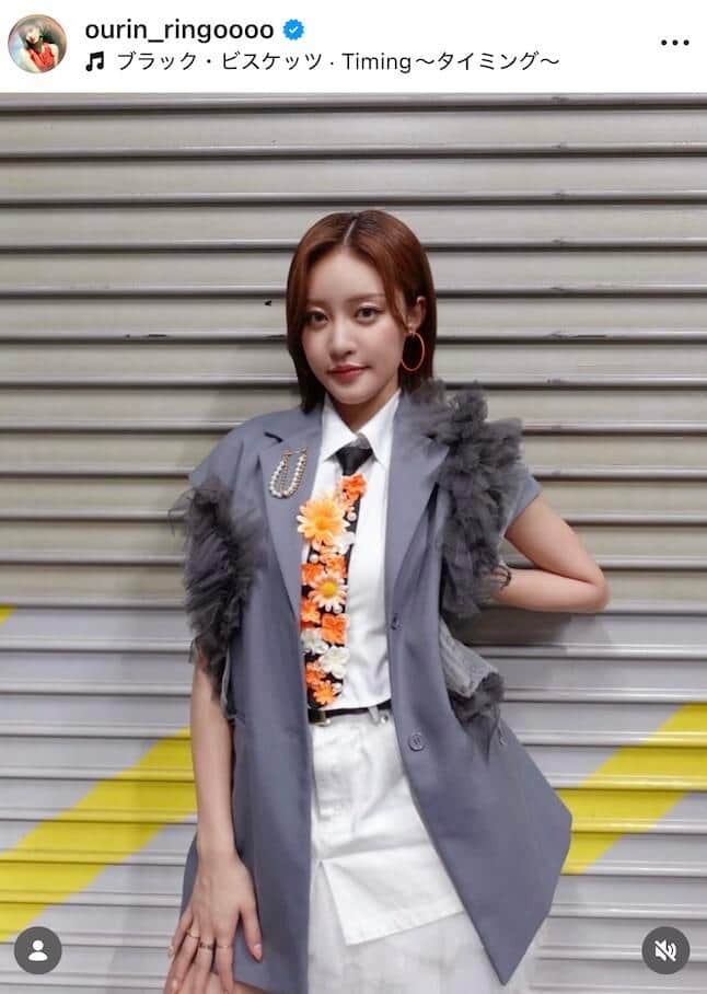 王林、ミニ丈＆黒ストコーデで「激カワ」ショット　「綺麗すぎる」「めちゃくちゃ可愛い」美スタイル炸裂