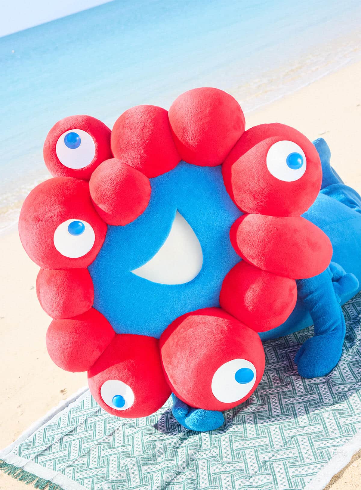 ミャクミャクの写真集「I myaku you.」より
