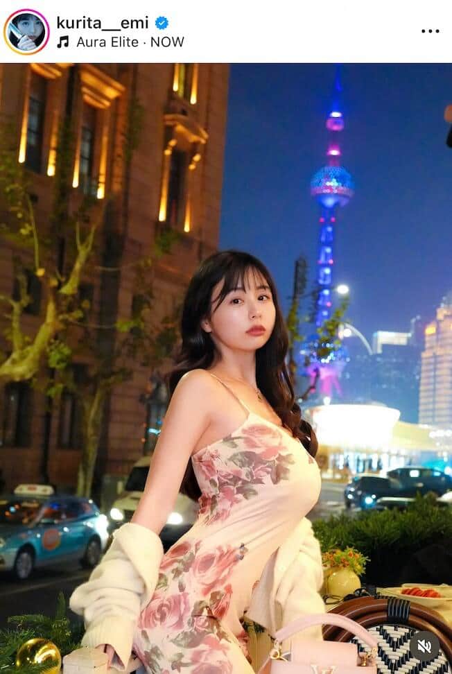 人気インフルエンサー・くりえみ、肩出しタイトな光沢キャミワンピで色気ダダ漏れ　「可愛すぎ」「マジ天使」