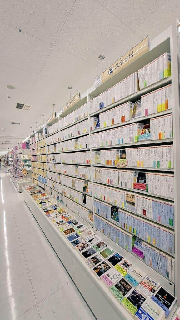 ちくま学芸文庫の本棚（写真提供：コーチャンフォー若葉台店）