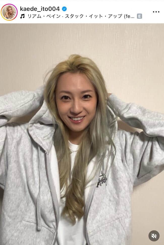 元TBSアナ伊東楓、金髪ロングヘアで激変...ドイツでの生活を報告　「素敵な笑顔」「超絶可愛い」