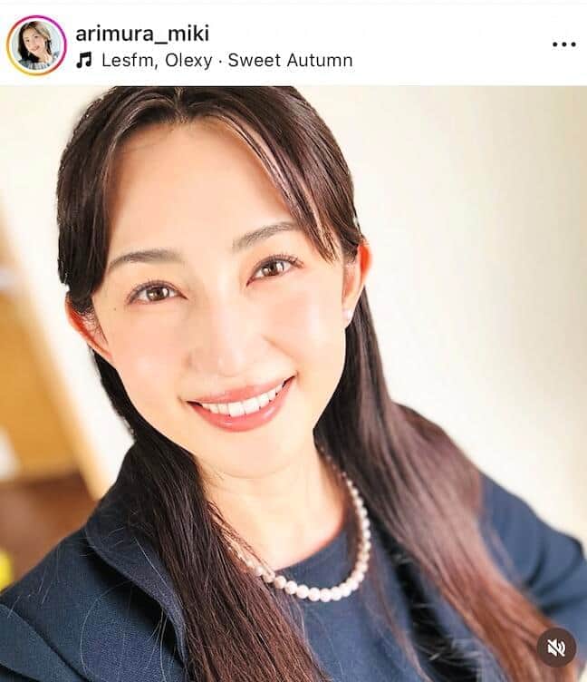 有村実樹、タイトなニットワンピですらり神スタイル...「美し過ぎ」「お綺麗」　夫はフジ・榎並大二郎アナ