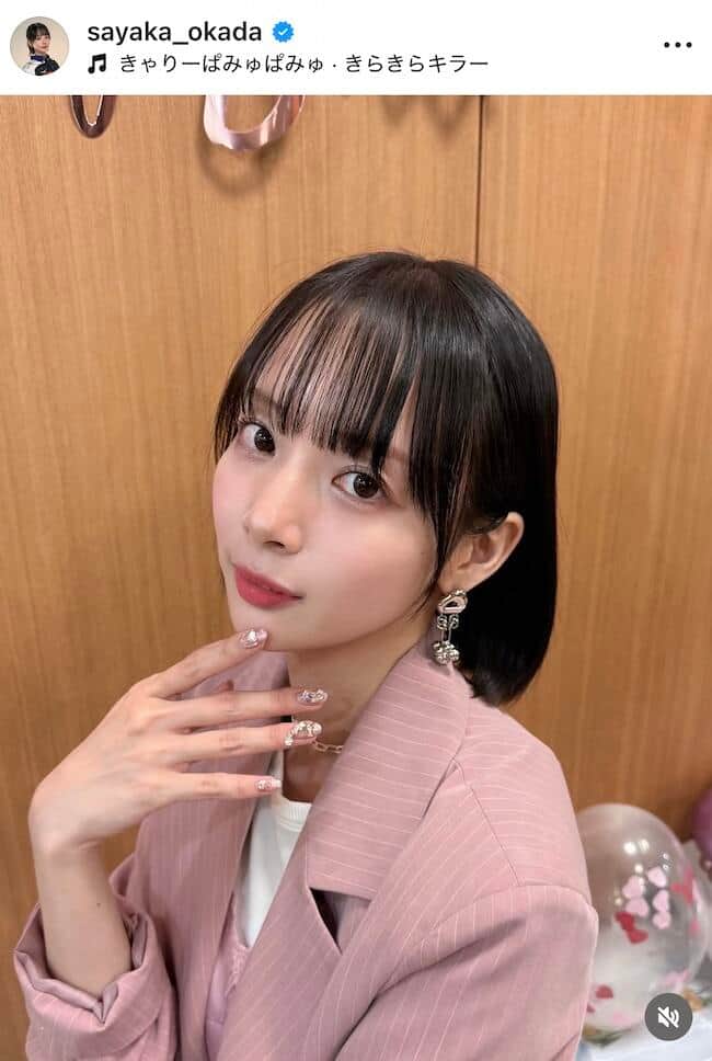 「役満ボディー」岡田紗佳、ドキっ...タイトな肩出しニットで色気ダダ漏れ　「世界一可愛い」「めちゃ可愛すぎ」