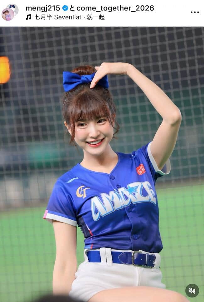 台湾の美女チア、ミニスカ＆ふわふわネコ耳つけて「激カワ」ショット　チア衣装と雰囲気変わって