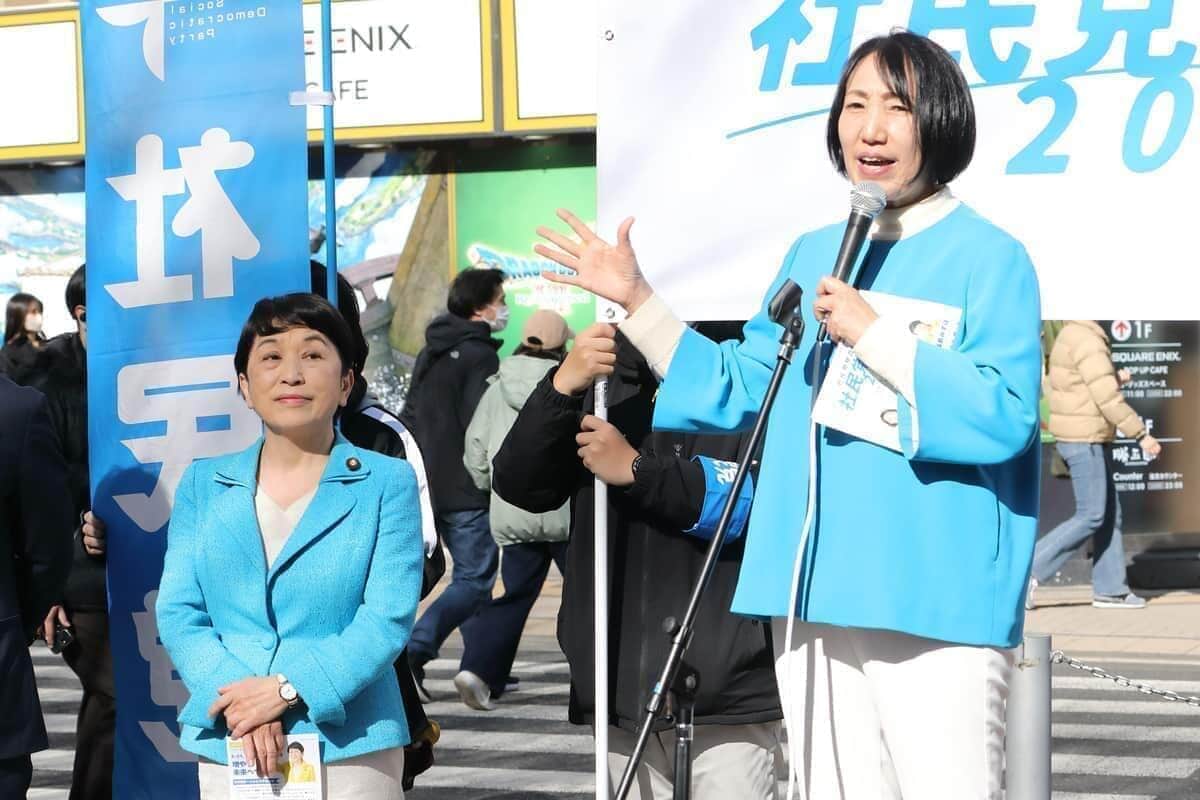 社民党首選の行方はどうなる。左から福島瑞穂氏、前副党首の大椿裕子氏
