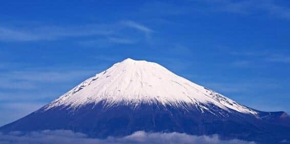 校歌の歌詞になりがち富士山（画像はイメージ）