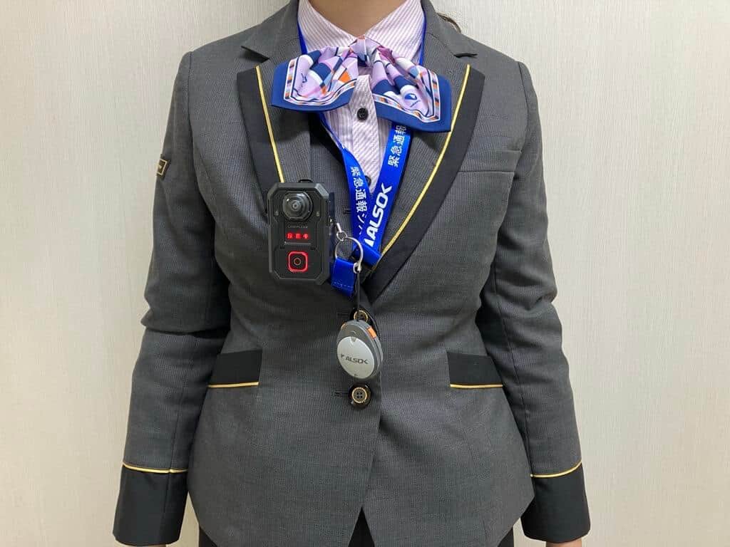 小田急線、カスハラ対策に新展開...全70駅で駅係員にウェアラブルカメラ「初めて」導入　状況を記録する狙いとは