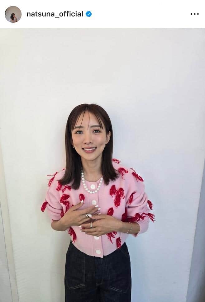 夏菜、ちらりヘソ出し...黒ジャケット×デニムのコーデで神スタイル炸裂　「おしゃれかっこいい」「可愛すぎる」