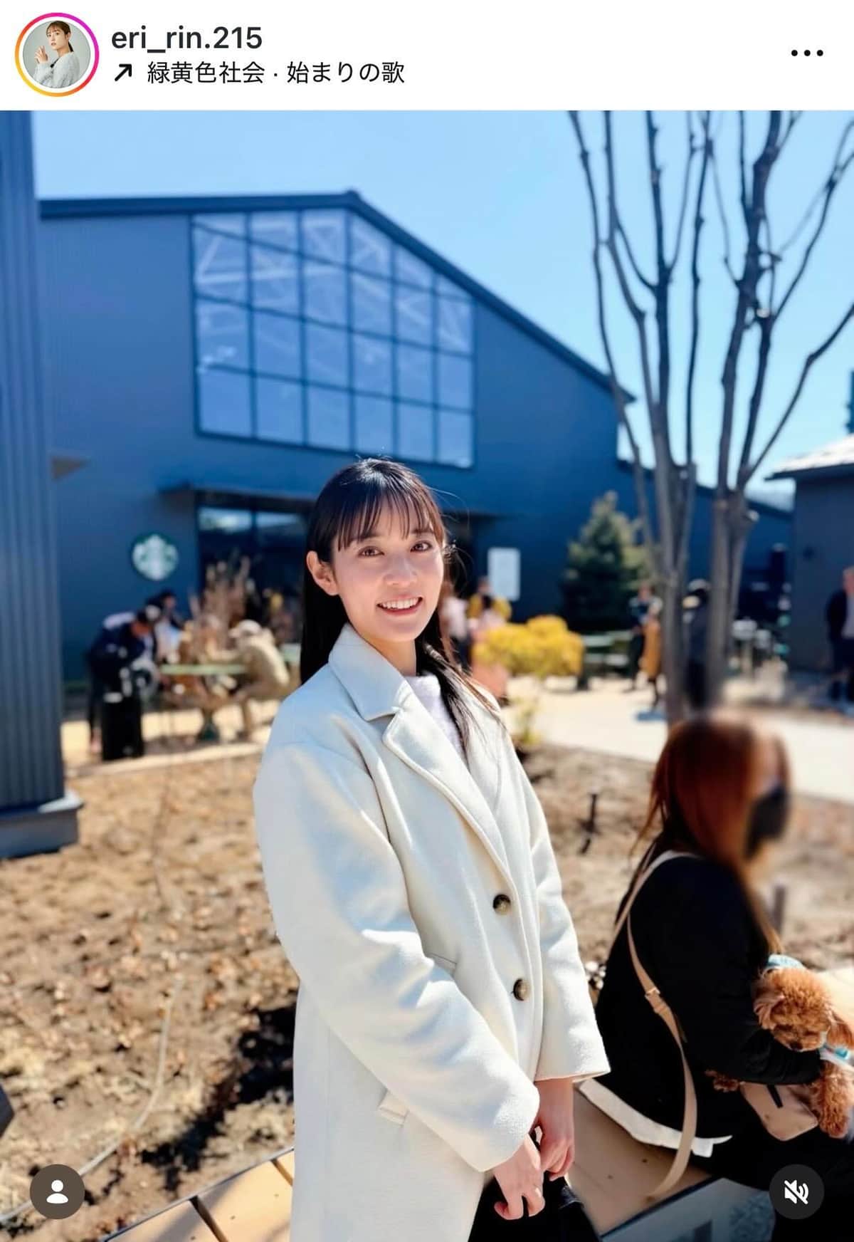 「もう中学生」との結婚で話題...11歳年下妻・恵理、お花見ショットがステキ　メガネ姿＆カメラ目線にドキっ