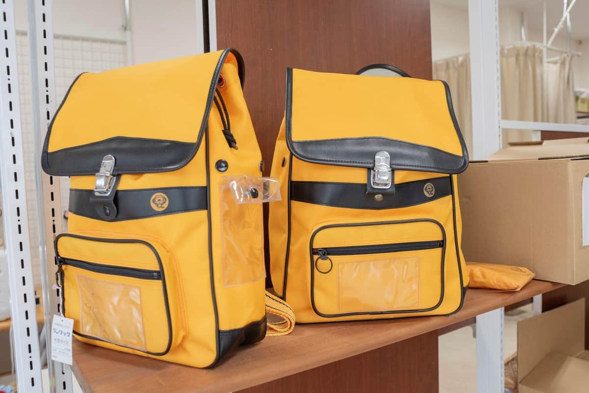 行方不明となっている男児が所有していたものと同型のリュック（写真：田中重樹/アフロ）