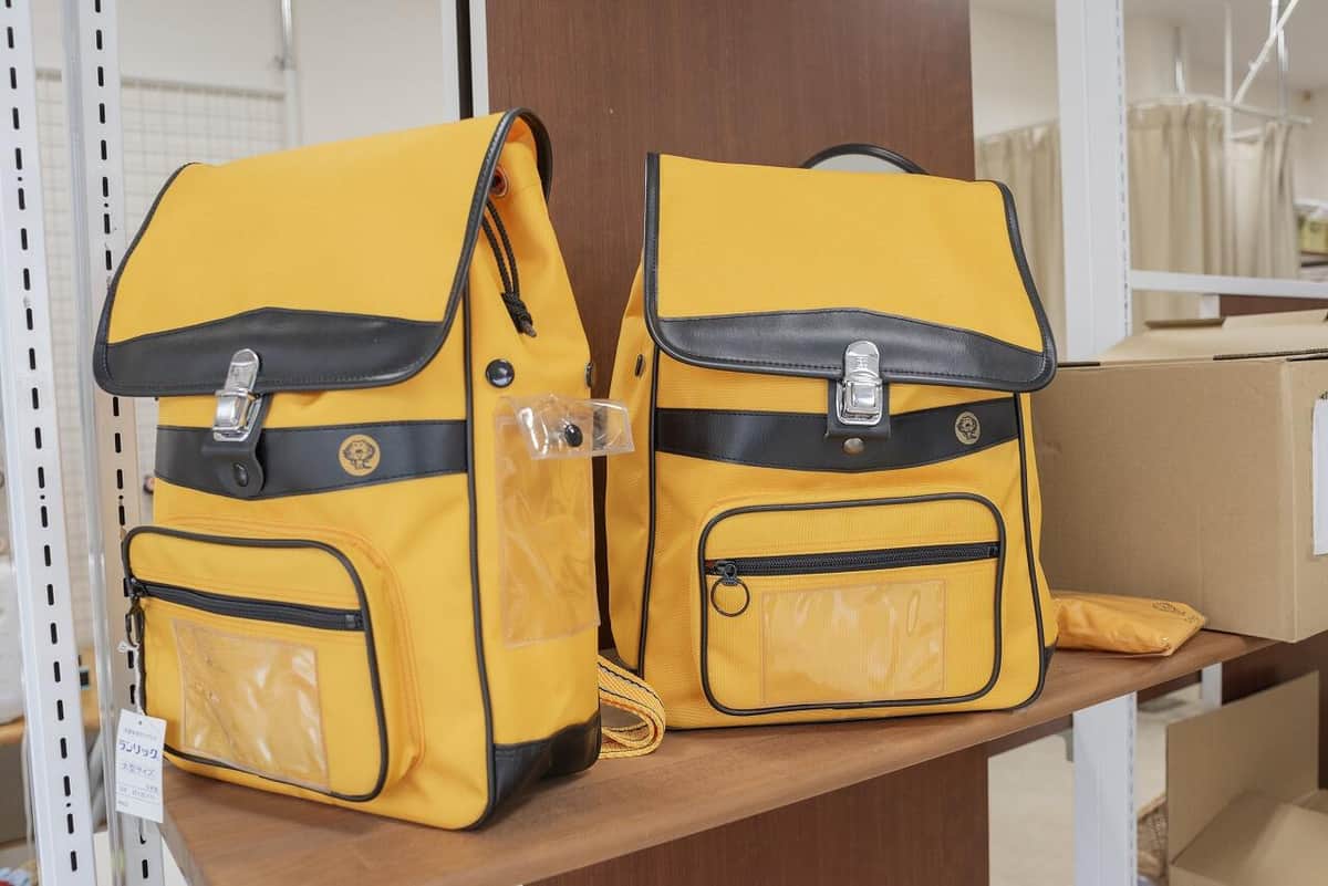 行方不明となっている男児が所有していたものと同型のリュック（写真：田中重樹/アフロ）