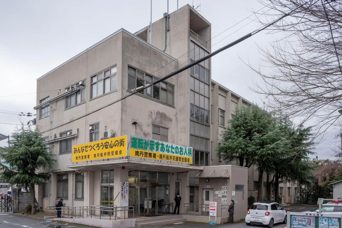 京都府の南丹警察署（写真：田中重樹/アフロ）