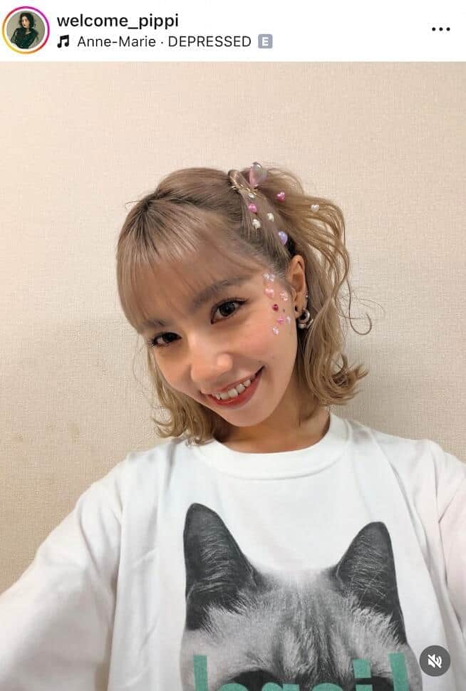 「リンダカラー∞」りなぴっぴ、へそ出しコーデで「激カワ」自撮り　「スタイル良すぎ」「マジで可愛すぎ」