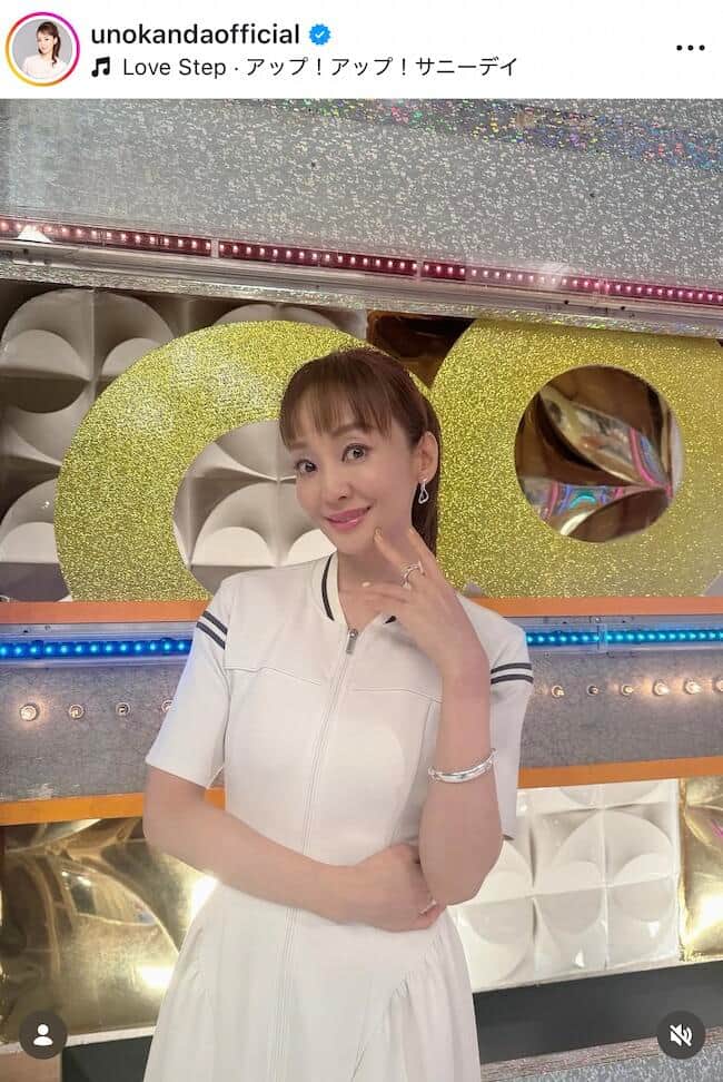 神田うの、かっこよすぎ...タンクトップ×ストライプ柄パンツあわせて　すらり神スタイル炸裂ショット