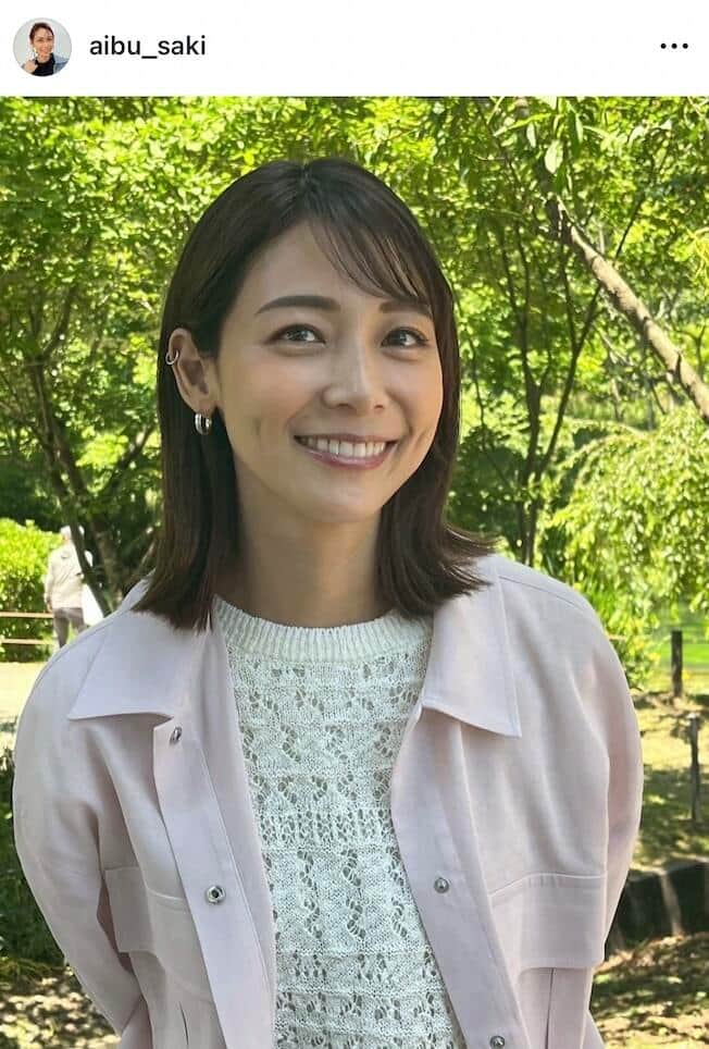 相武紗季、肩出しトップス×デニムで撮影オフショット　「昔から全然変わらない」「反則並に可愛い過ぎる！」