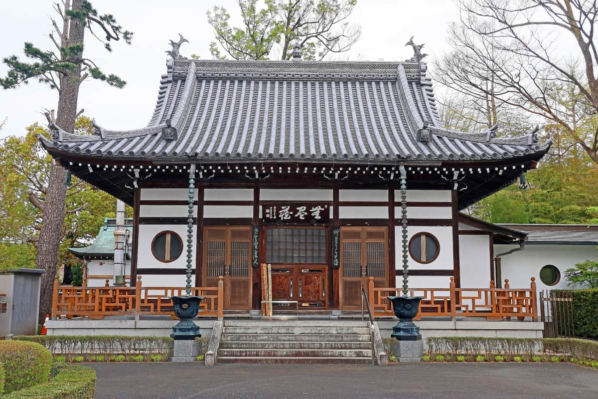 太宰治の墓がある三鷹・禅林寺