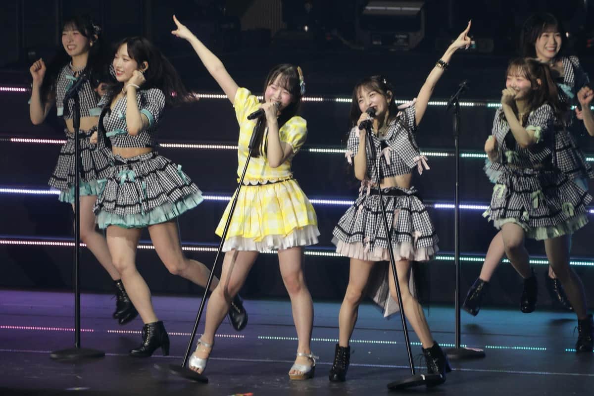 「ヘビーローテーション」は20期研究生、AKB48最年少の近藤沙樹さん（14）とダブルセンターで披露した