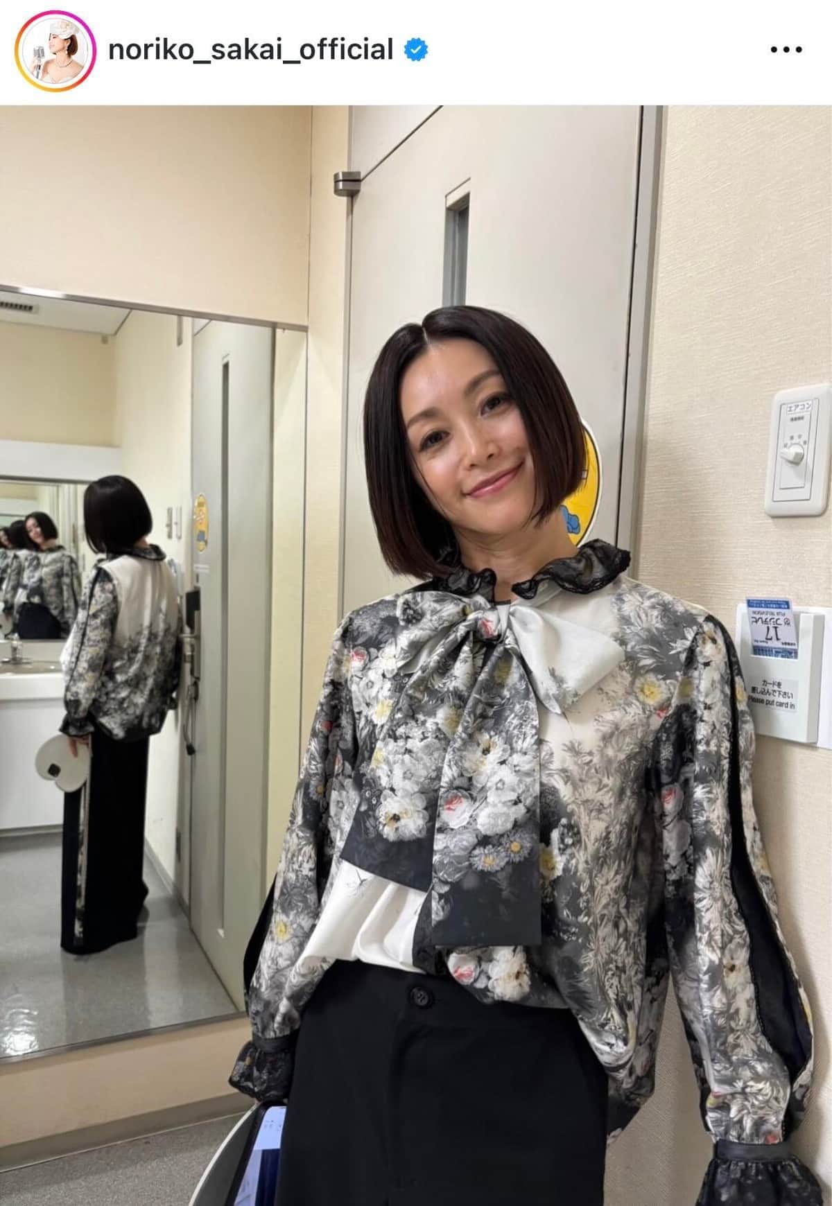 酒井法子「春らしいワンピでウキウキです」...変わらぬ美貌にドキっ　「若い頃と変わりませんね」「可愛くて綺麗」