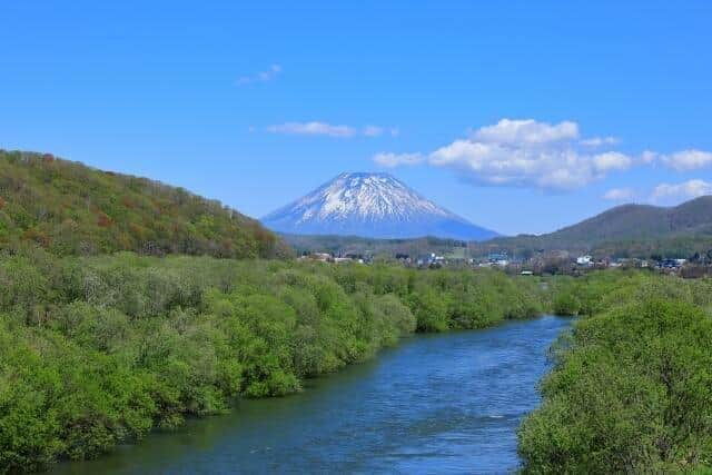 「約2000リットル」重油流出のニセコ高級旅館、近隣川検査で「水質に問題がない」と発表　「事態の収束に全力を」