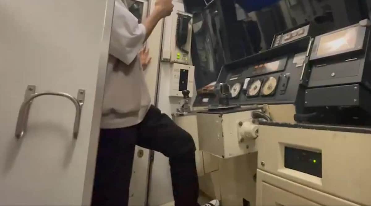 ペダルを踏むと警笛が流れた（X投稿の動画から）