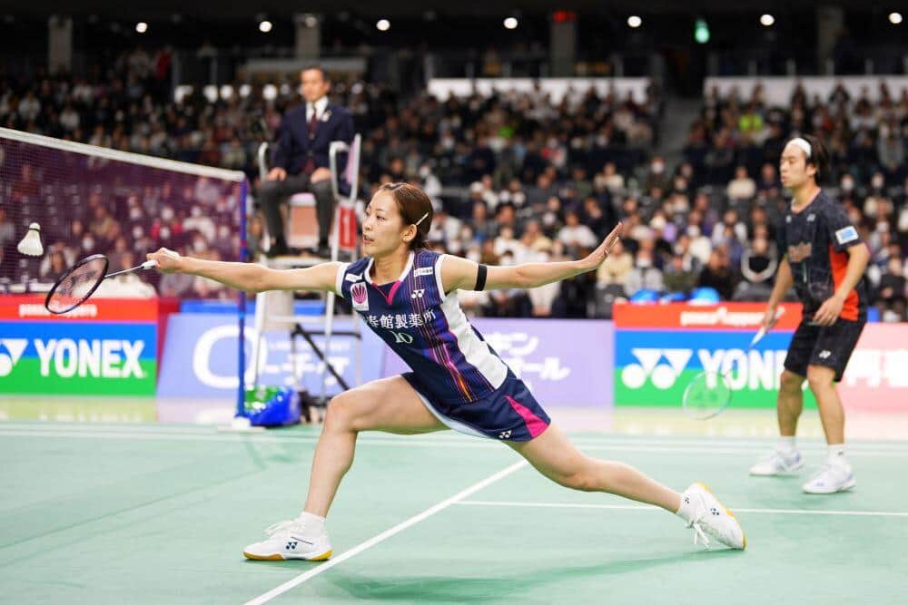 ひざ大ケガから1か月...27歳・五輪メダリスト、手術とリハビリで「歩けるように」「またバドミントンができるように」