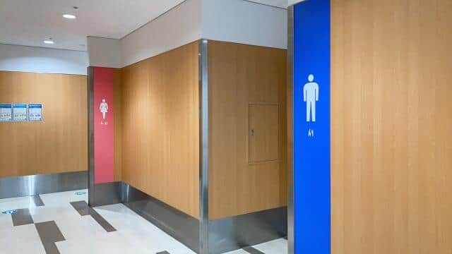 公共トイレの男女別便器数は「女性用が少なすぎる」という結果に（写真はイメージ）
